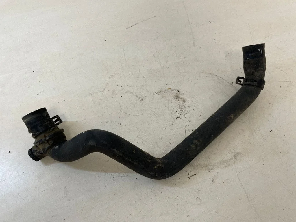 Engine coolant pipe/hose