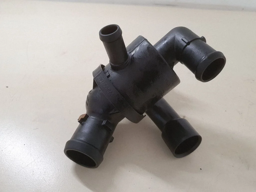 Thermostat/thermostat housing V7548004