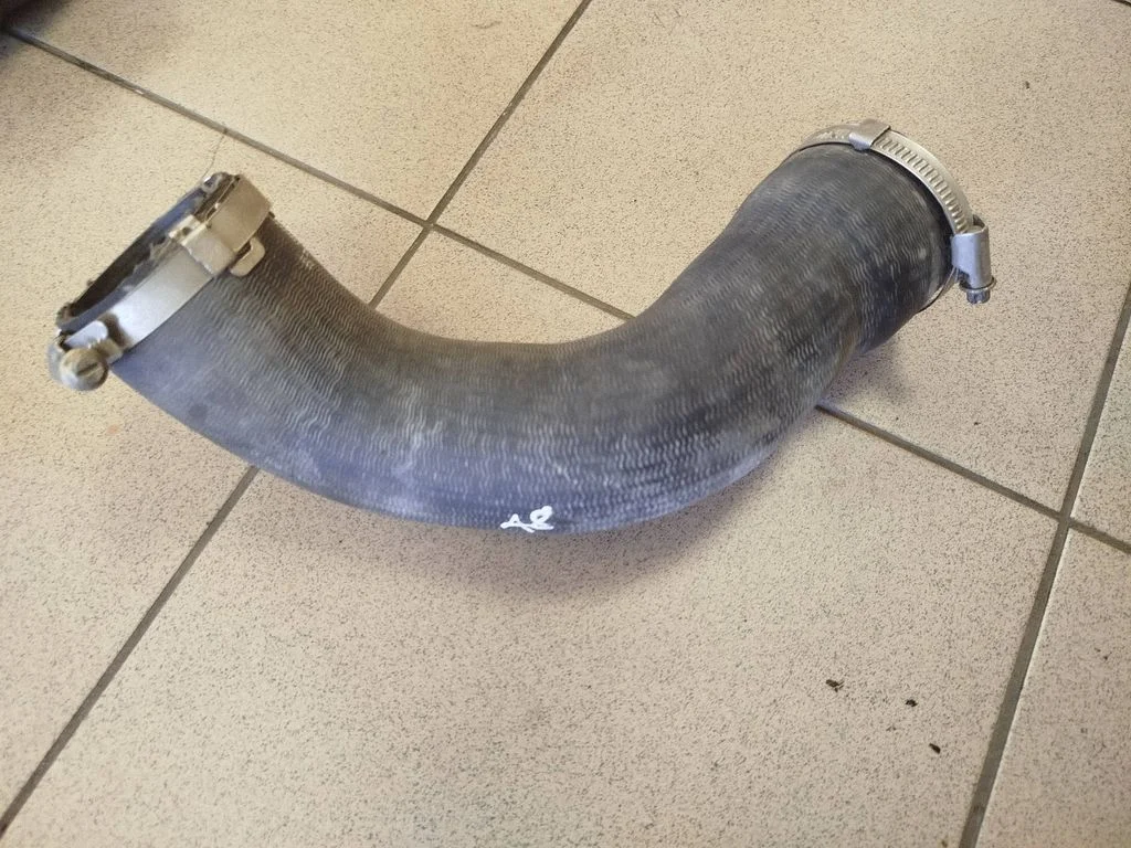 Intercooler hose/pipe