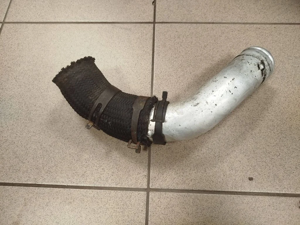 Intercooler hose/pipe