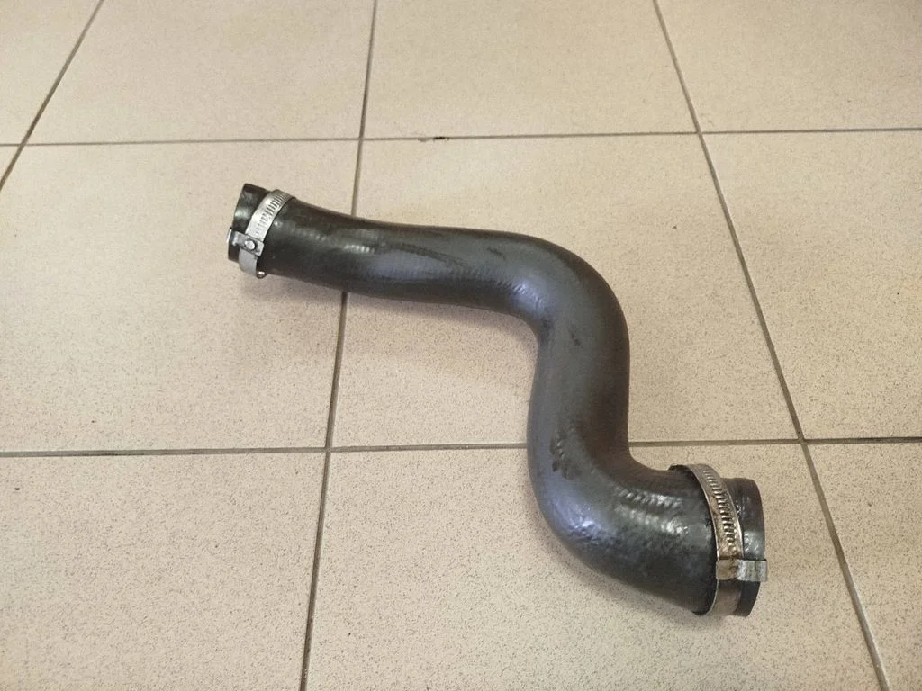 Intercooler hose/pipe