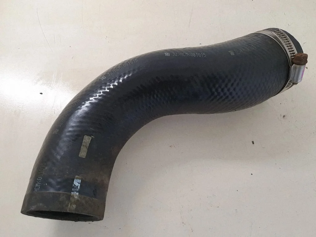 Intercooler hose/pipe