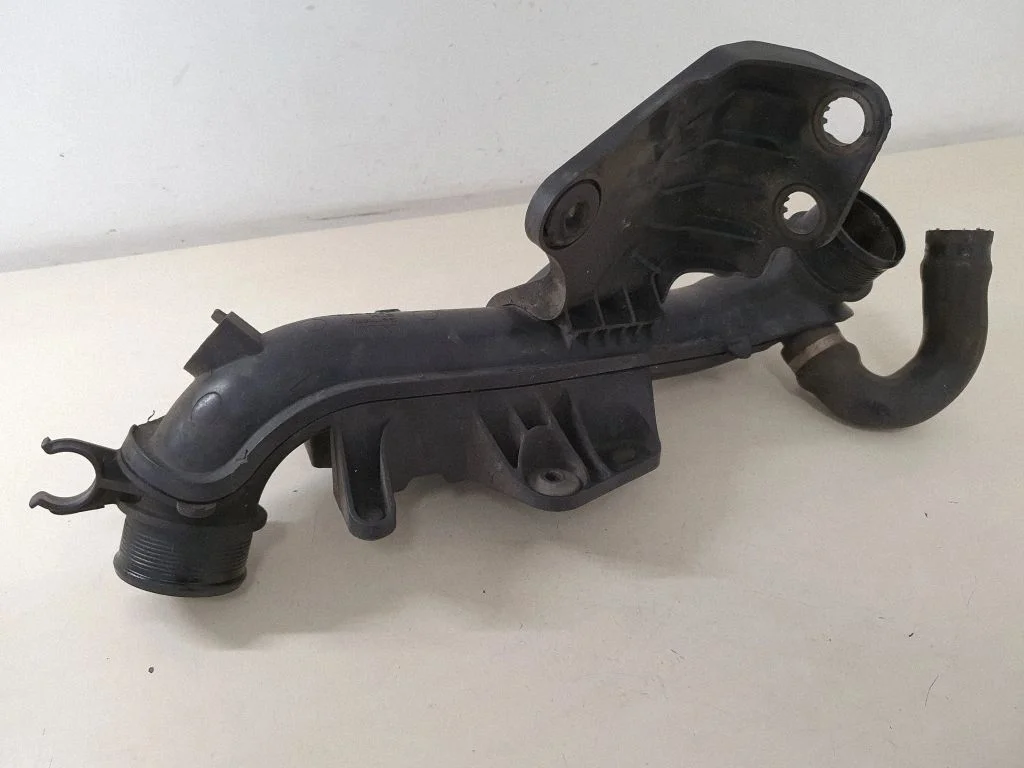 Intercooler hose/pipe 8K0145673AD