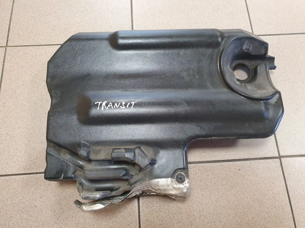 Engine cover (trim) CC1Q9U556AB