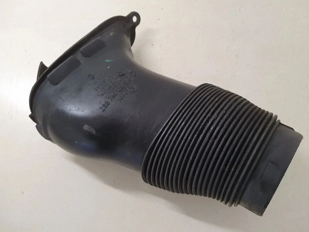Air intake duct part 7H0129647B