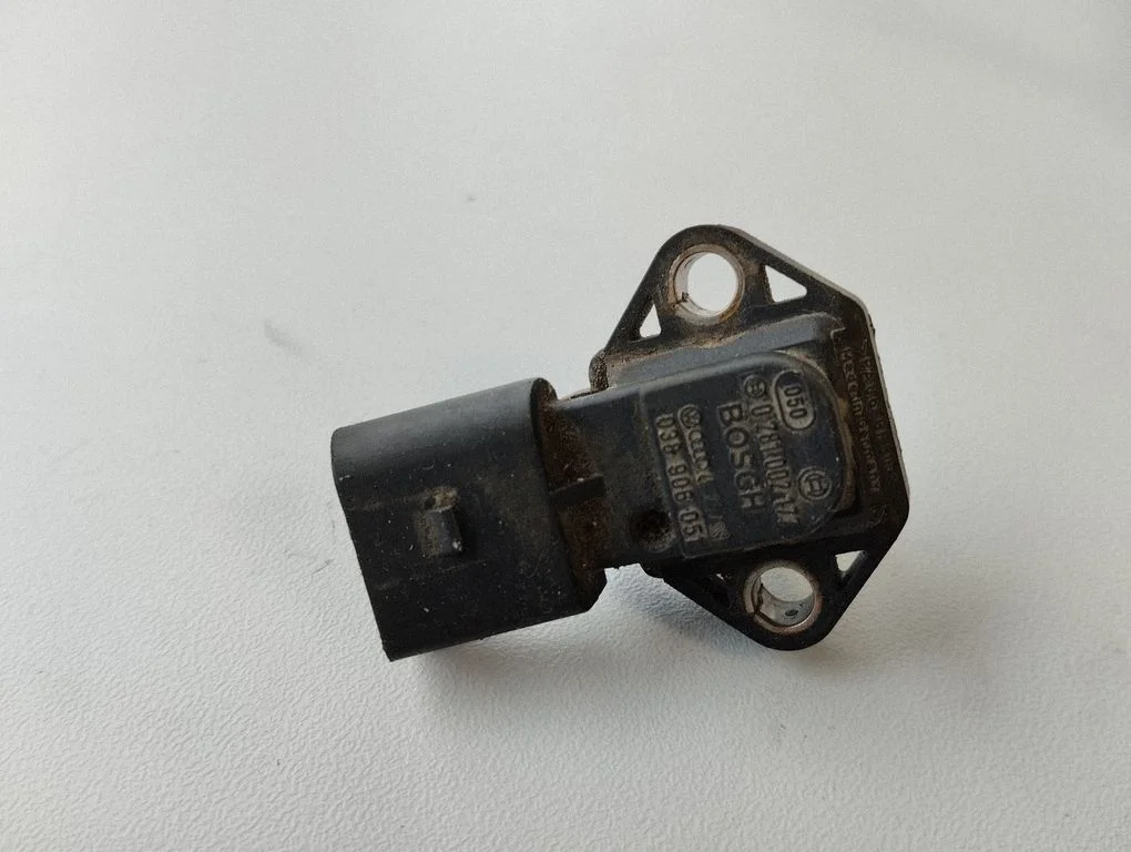 Gaisa spiediena devējs 038906051