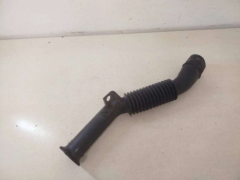Air intake hose/pipe 177510j030