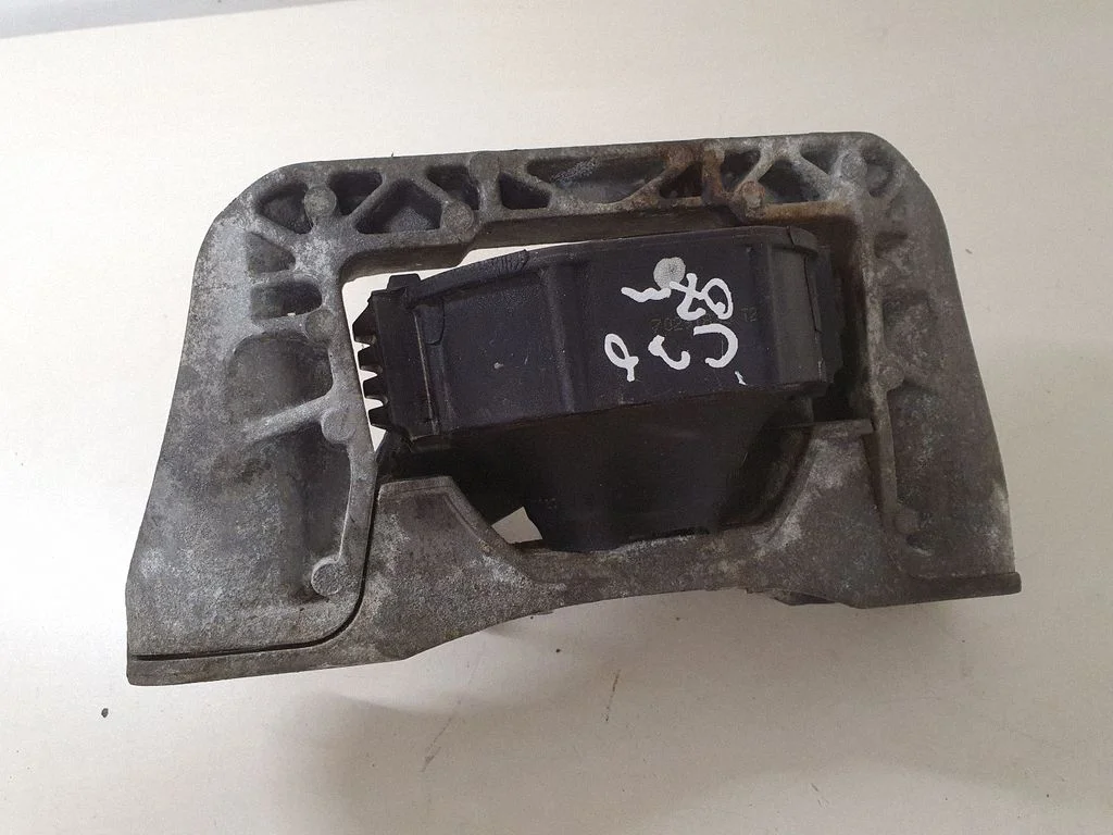 Engine mount bracket – Volvo C30 (2007-2010)