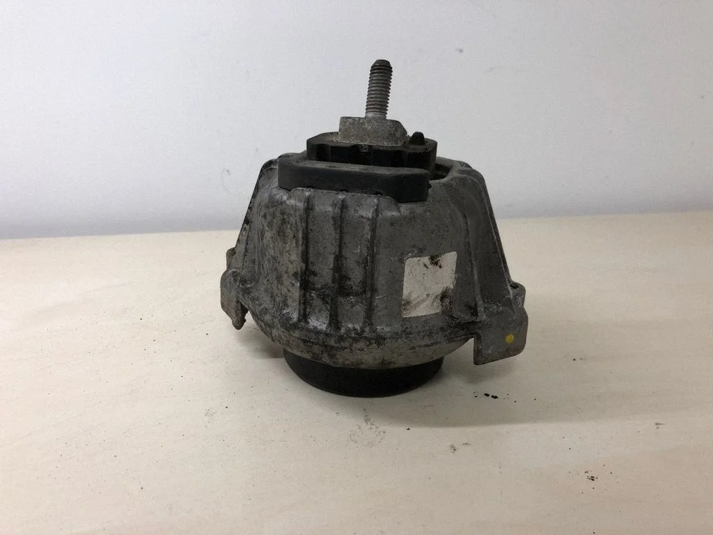 Dzinēja spilvens – BMW 3. sērija E90 E91 (2005-2012)
