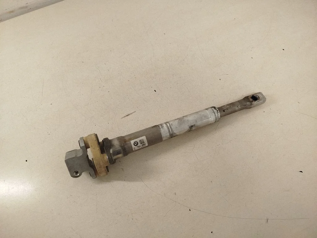 Stūres statņa krustveida savienojums 6789859