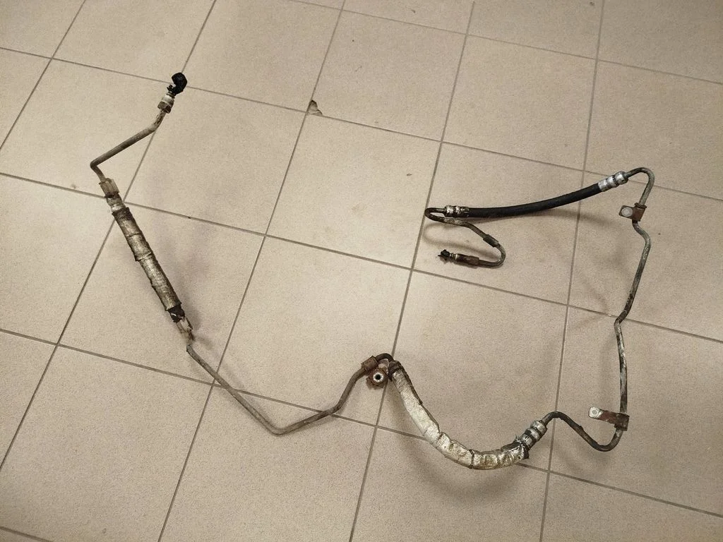 Power steering hose/pipe/line