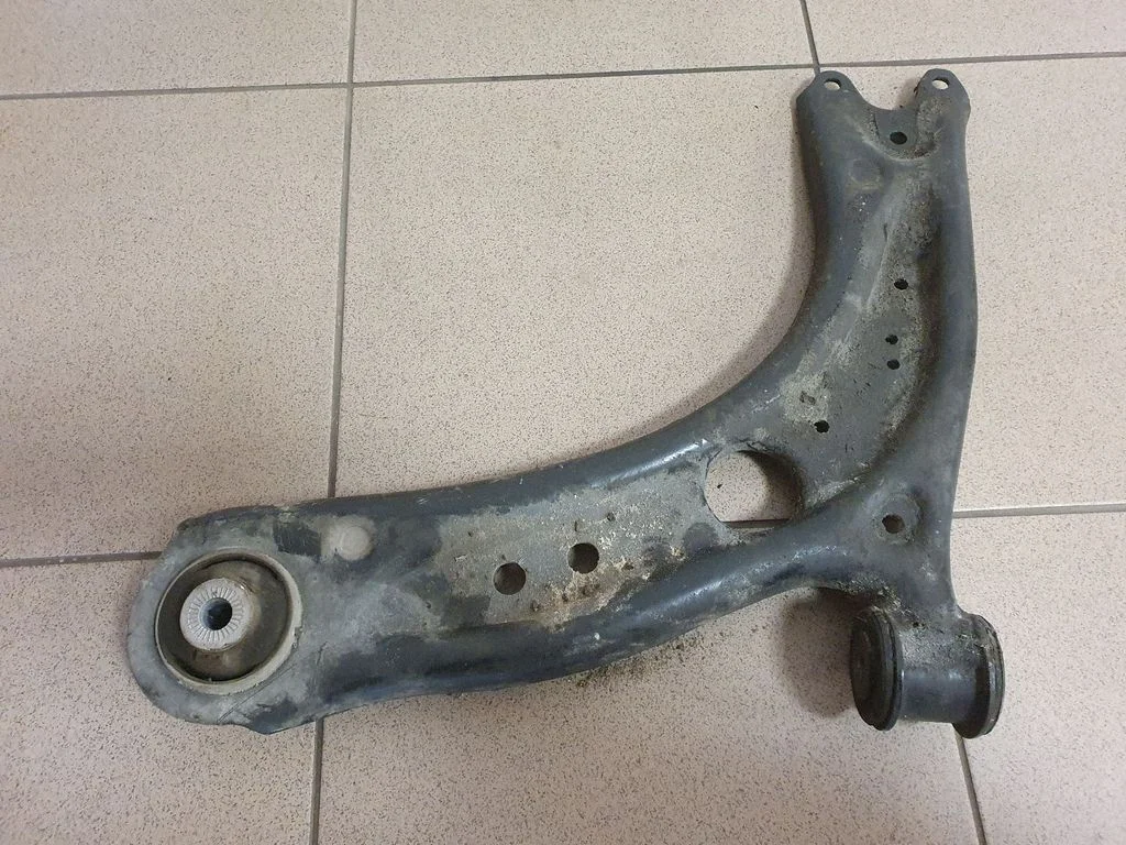Front lower control arm/wishbone 81A407151C
