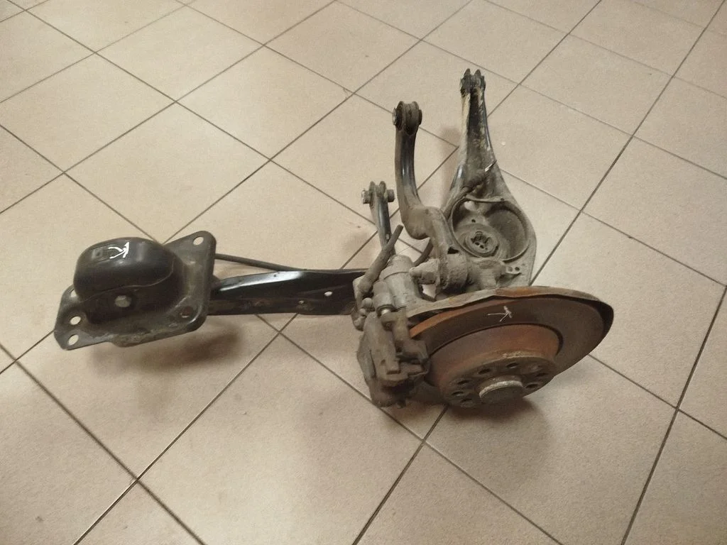 Rear wheel hub spindle/knuckle 3Q0615405