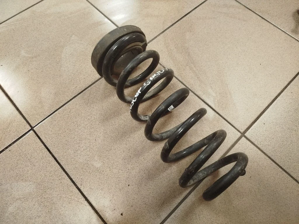 Aizmugurējā spirālatspere