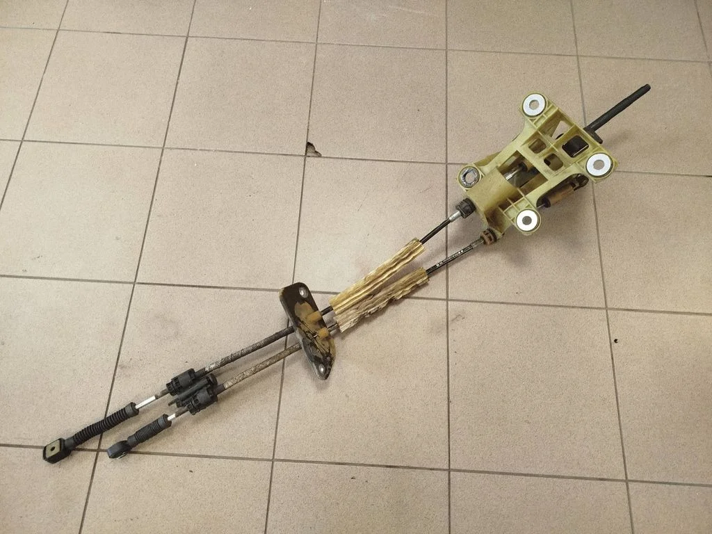 Gear selector mechanism 7H0711025H