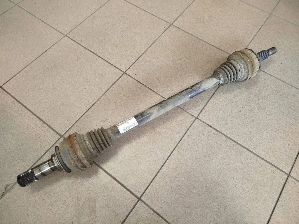Półoś tylna 7P0501201D