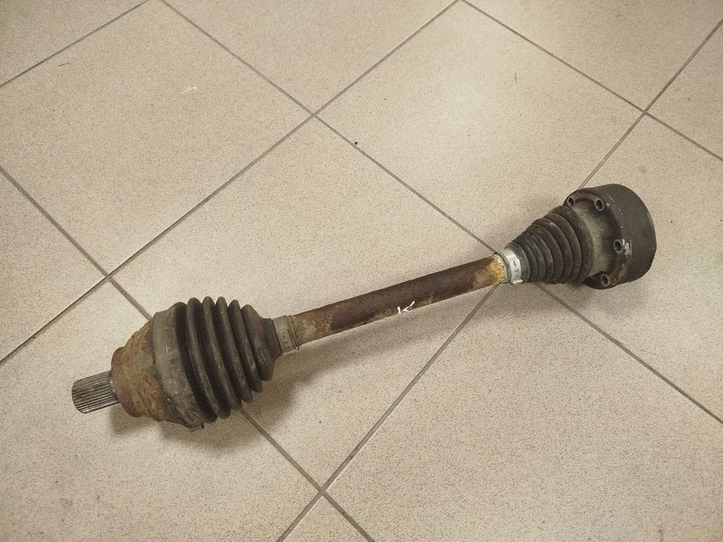 Front driveshaft – left