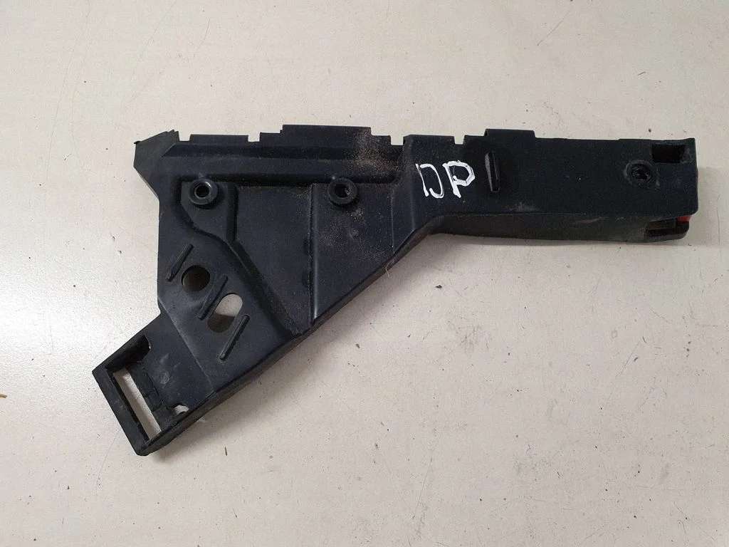Front bumper mounting bracket 13238444