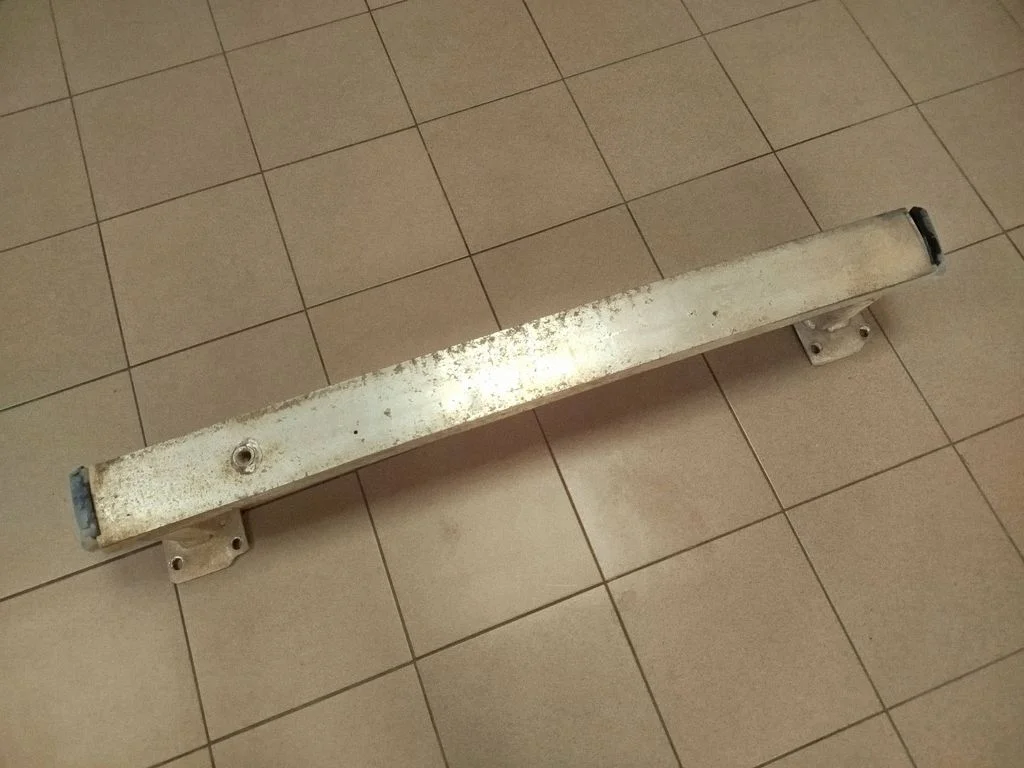 Belka zderzaka przedniego E9104AC