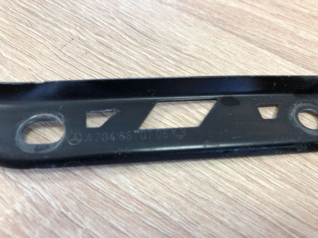 Front bumper mounting bracket A2048810706