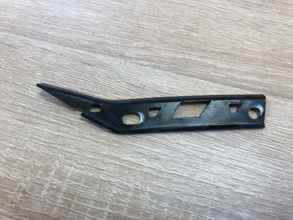 Front bumper mounting bracket A2048810806