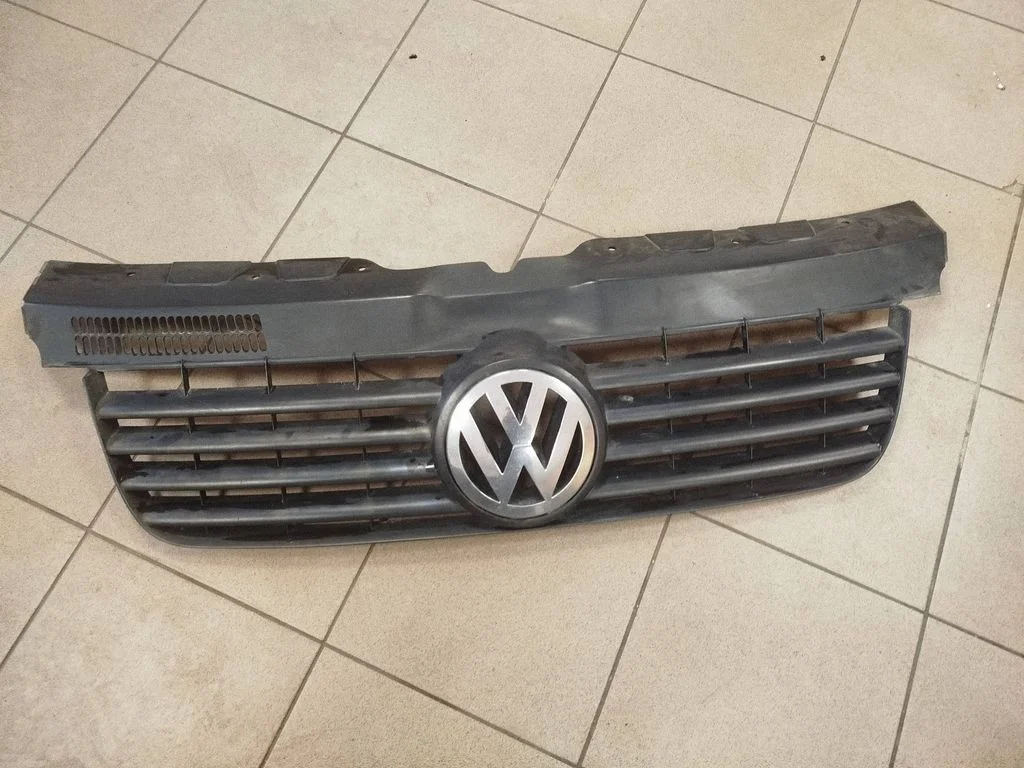 Front bumper upper radiator grill – Volkswagen Transporter - Caravelle T5 (2003-2015)