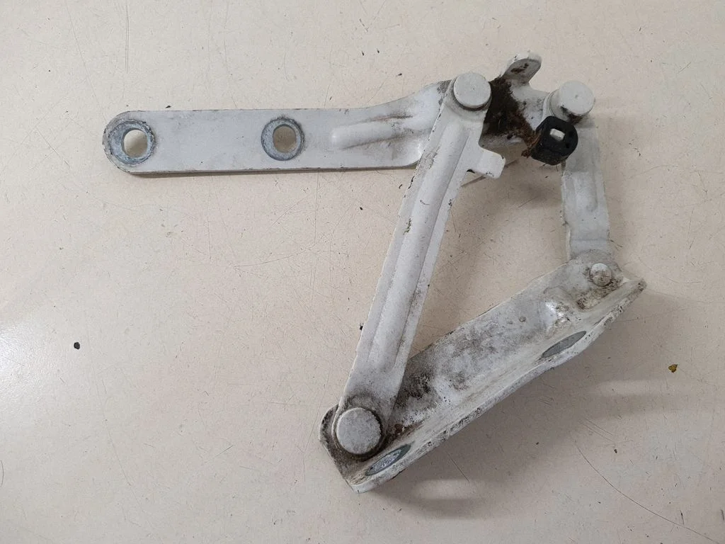 Engine bonnet/hood hinges 7H0823302D