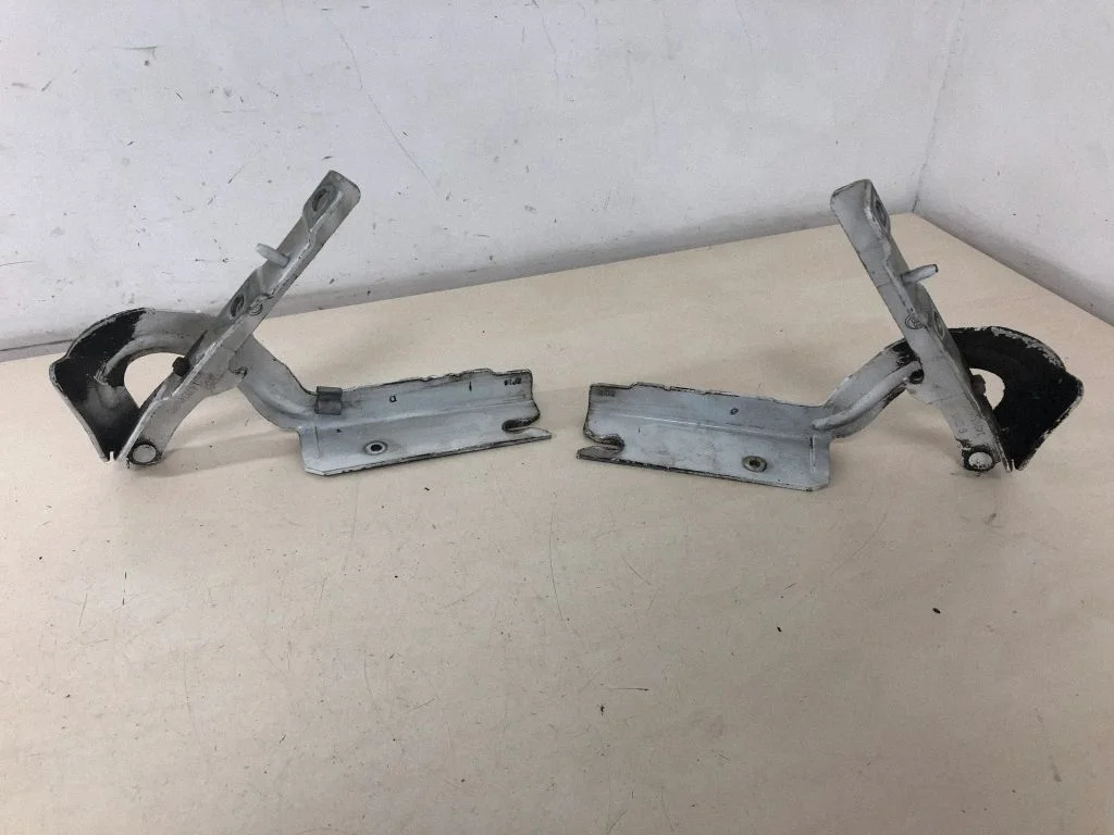 Mootorikapoti hinged 1499346080