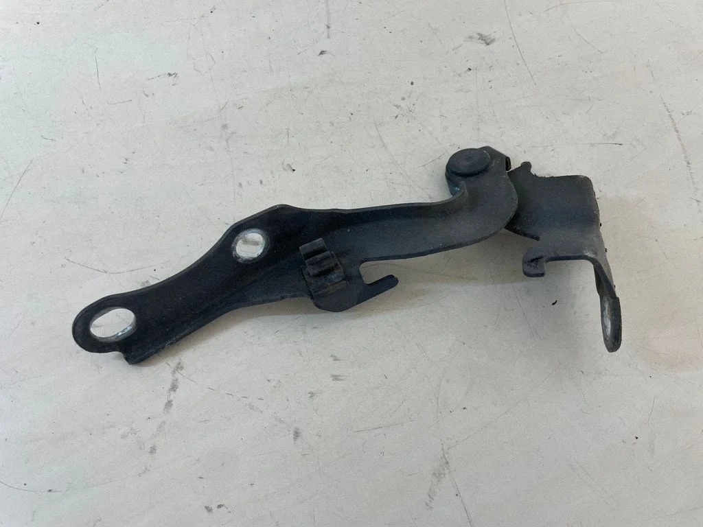 Mootorikapoti hinged – eesmine parem