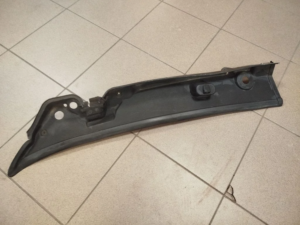 Wiper trim 1306178070