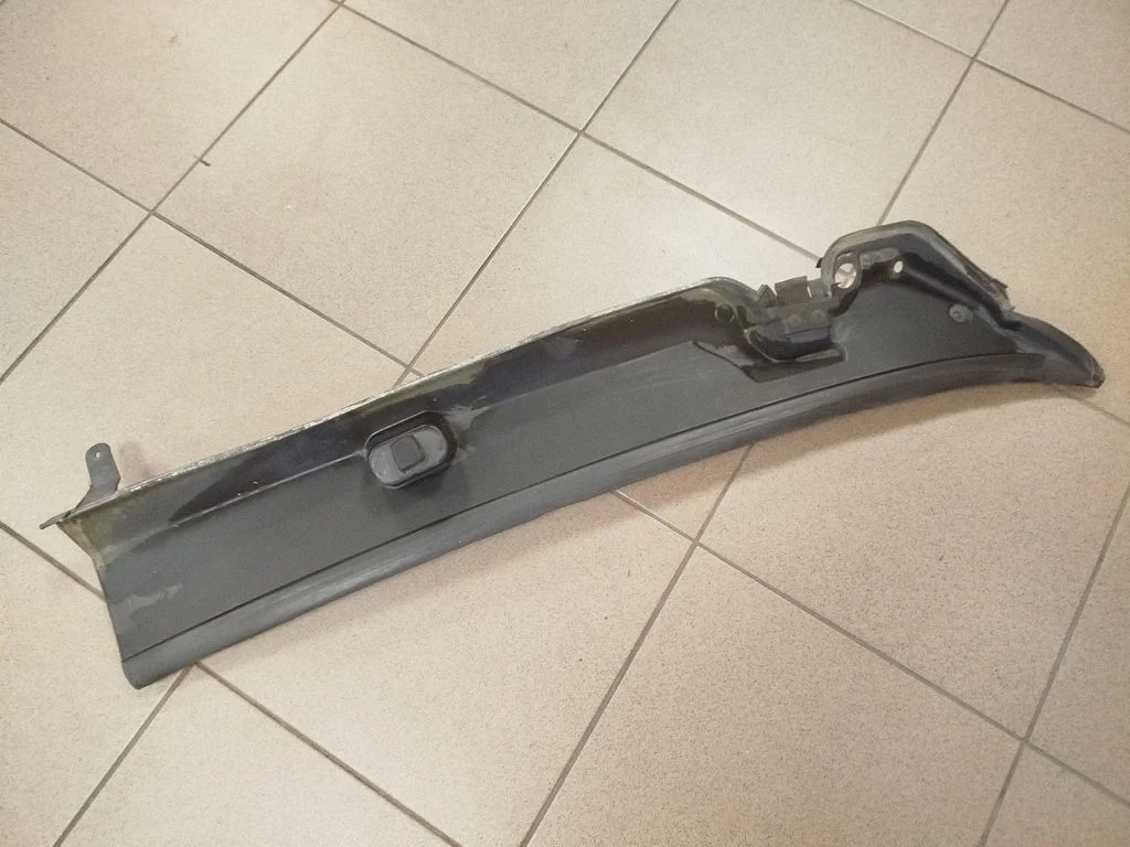 Wiper trim 1306177070