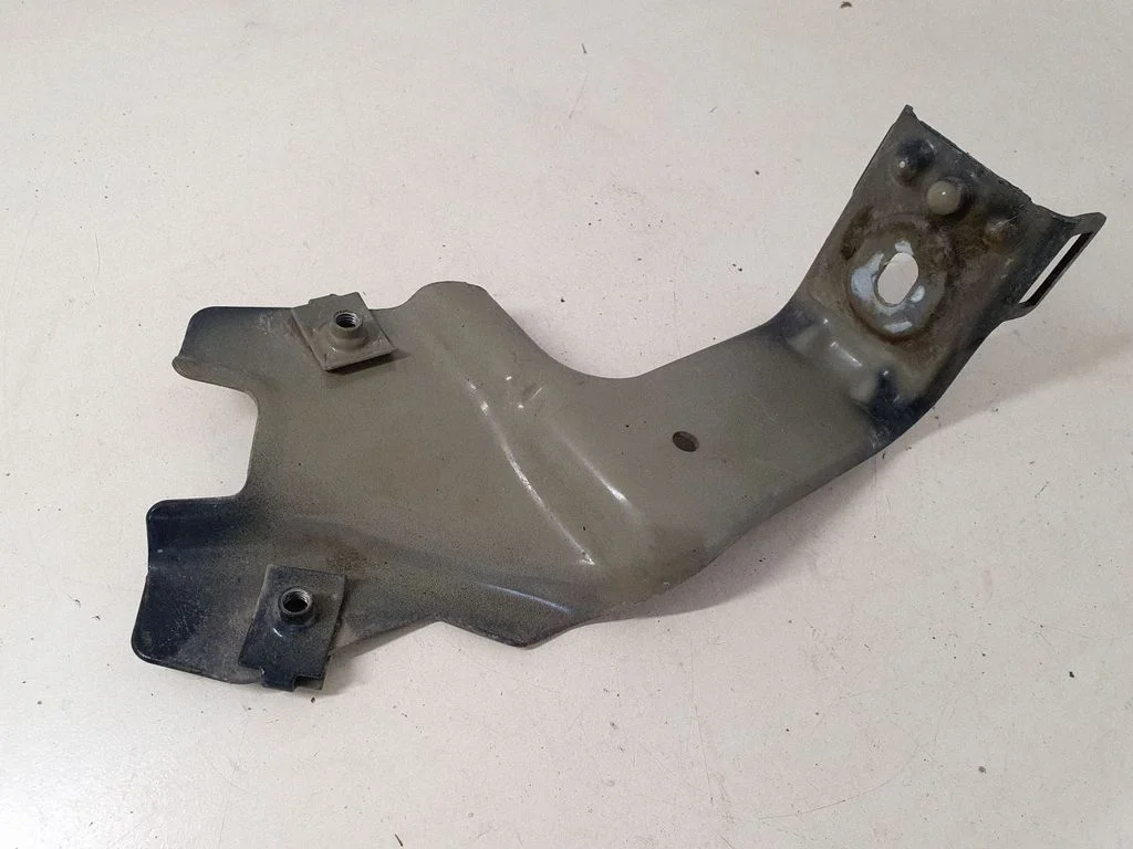 Fender mounting bracket – right