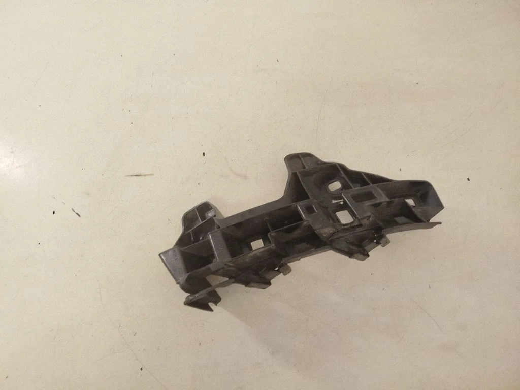 Rear bumper mounting bracket 3G5807483A