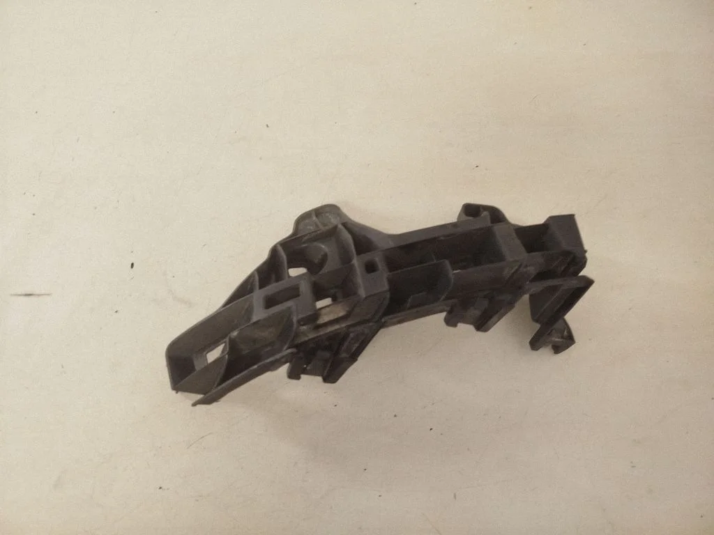 Rear bumper mounting bracket 3G5807484A