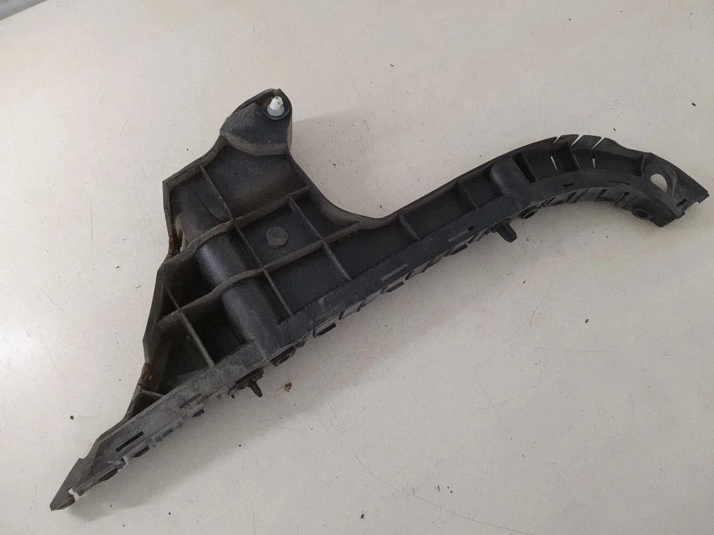 Rear bumper mounting bracket 31265327