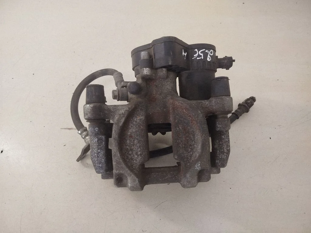 Rear brake caliper 26620AL05B