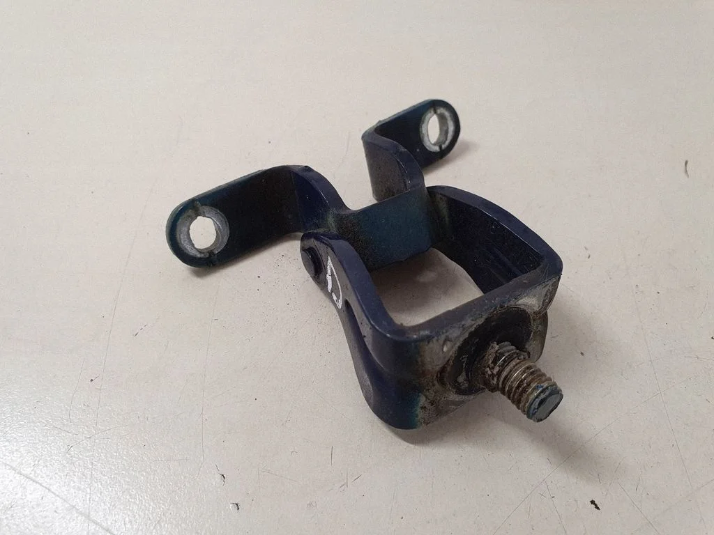 Tailgate/trunk/boot hinge 3T0827302B
