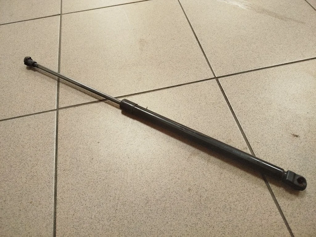 Aizmugurējā vāka amortizators 904504EA1A