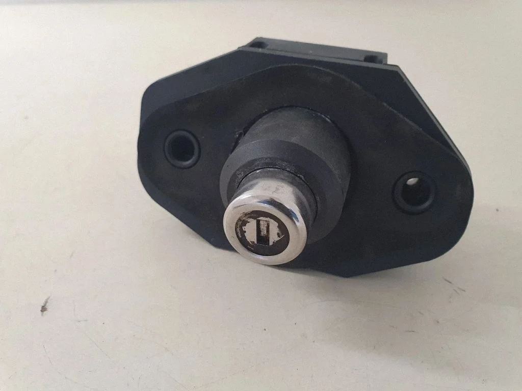 Tailgate/trunk/boot lock/catch/latch 7194181