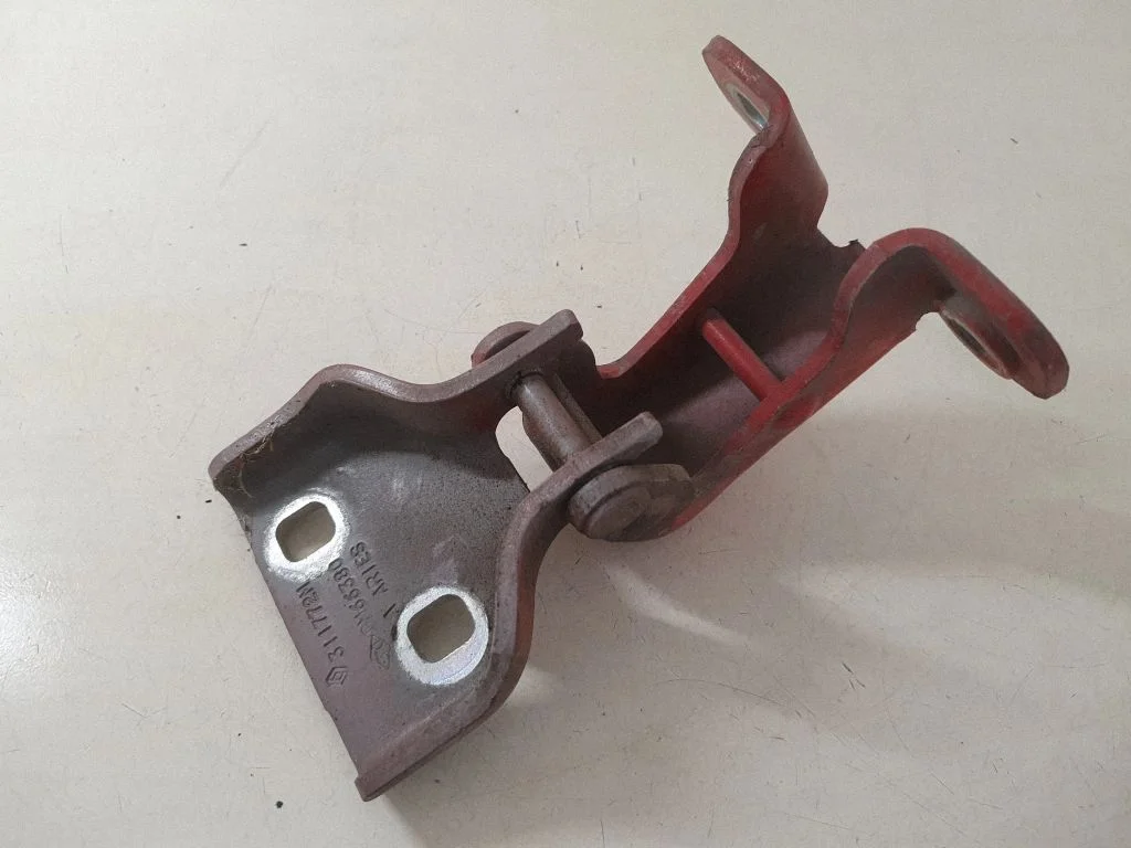 Front door lower hinge – left