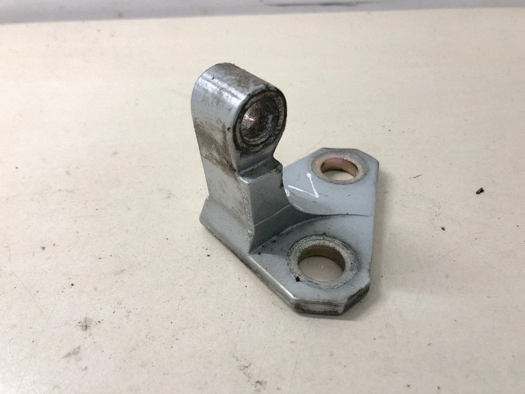 Front door upper hinge 3C0831402C