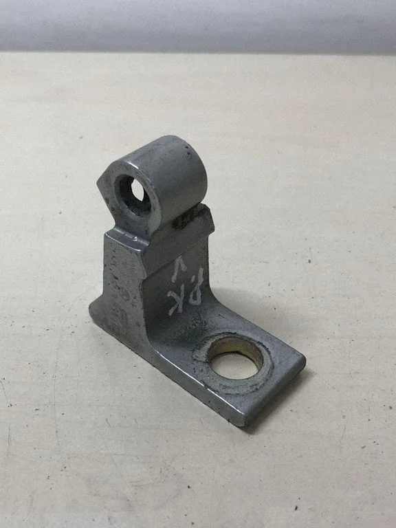 Front door upper hinge – Skoda Superb B6 (3T) (2008-2015)