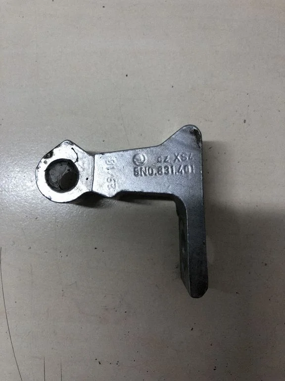 Front door upper hinge – Skoda Superb B6 (3T) (2008-2015)