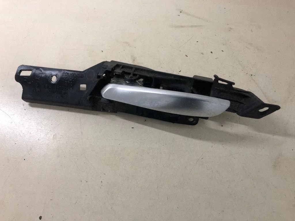 Front door interior handle 6974295