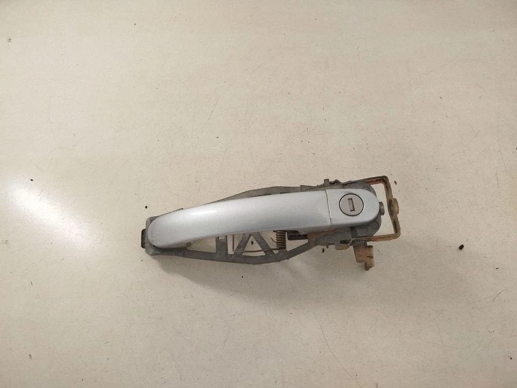 Front door exterior handle – left