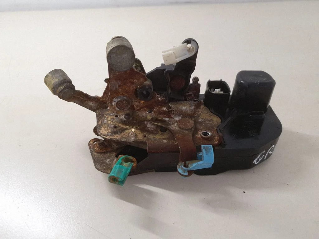 Front door lock – left