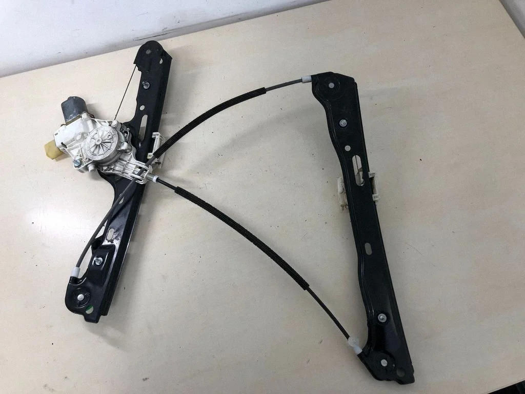 Priekinio el. lango pakėlimo mechanizmo komplektas