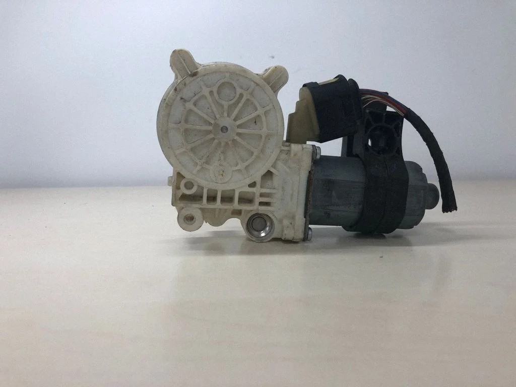 Front door window regulator motor 6981141