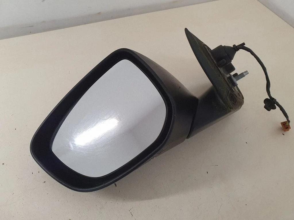 Front door electric wing mirror – left