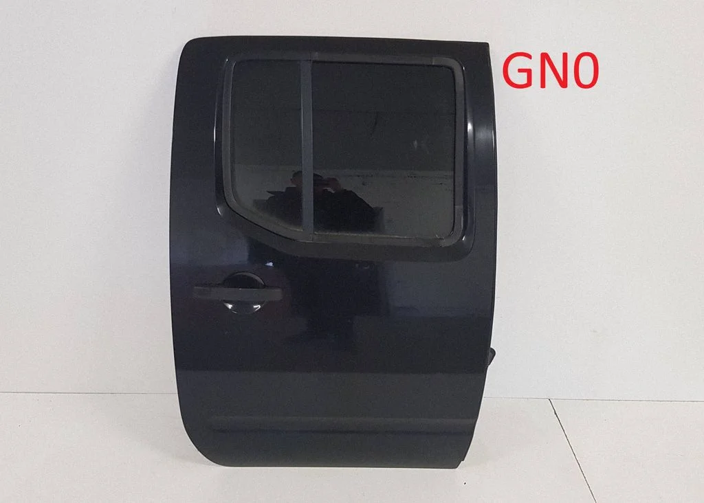 Aizmugurējās durvis 82100EB332